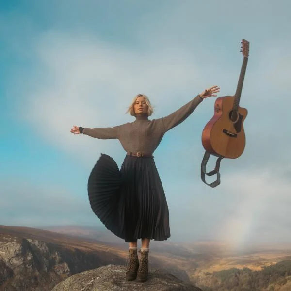 Nina Nesbitt vindt nieuwe muzikale thuishaven op 'Mountain Music'