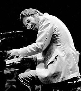 Herbeleef de virtuositeit van Bill Evans op zijn laatste live-opname met zijn trio.
