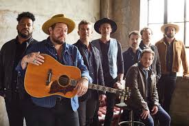 Nathaniel Rateliff & The Night Sweats keren terug met meeslepend nieuw album 'South of Here'