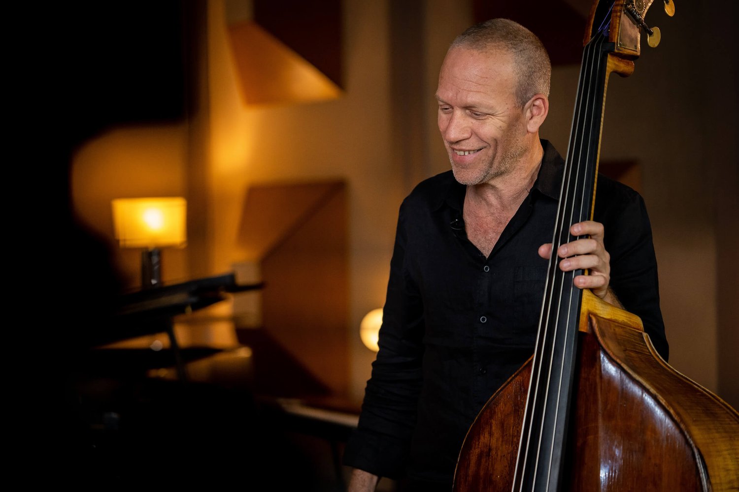 Avishai Cohen keert terug met nieuw album: Ashes To Gold