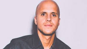 Milow schittert met nieuw album: "Boy Made Out Of Stars"