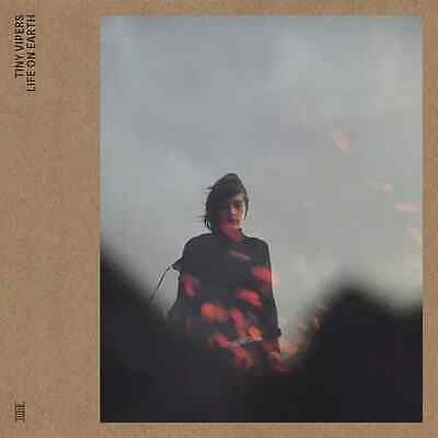 Tiny Vipers - Life On Earth (2 LPs) Cover Arts and Media | Records on Vinyl